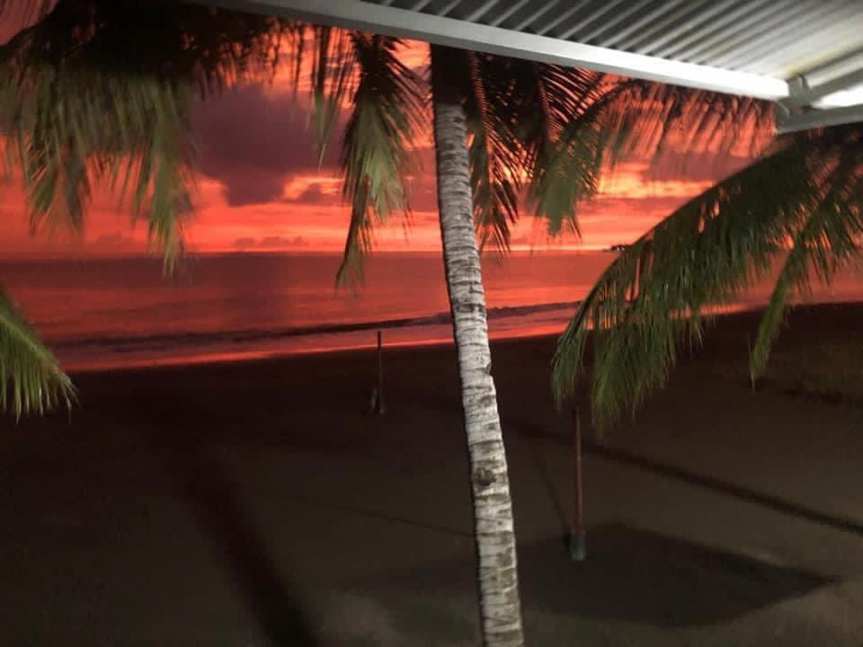 Sunbloom Beachfront Hotel And Restaurant Zambales Sinabacan Екстериор снимка