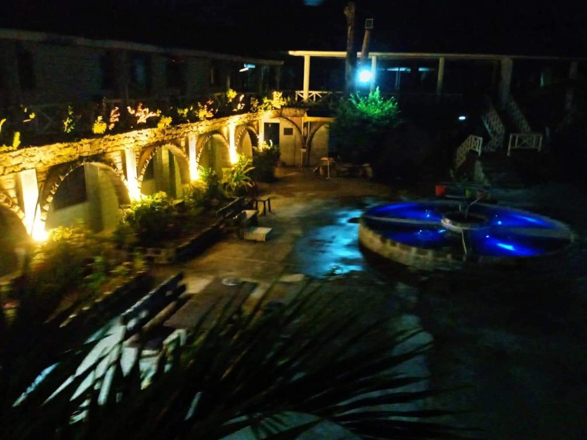 Sunbloom Beachfront Hotel And Restaurant Zambales Sinabacan Екстериор снимка
