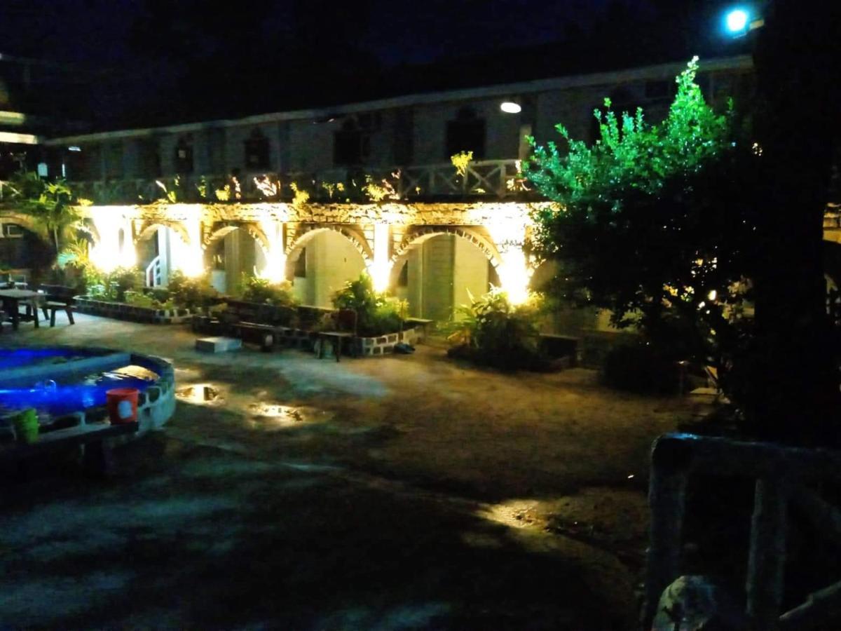 Sunbloom Beachfront Hotel And Restaurant Zambales Sinabacan Екстериор снимка