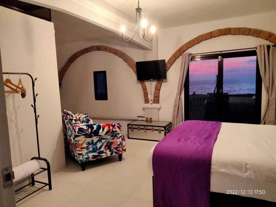 Sunbloom Beachfront Hotel And Restaurant Zambales Sinabacan Екстериор снимка
