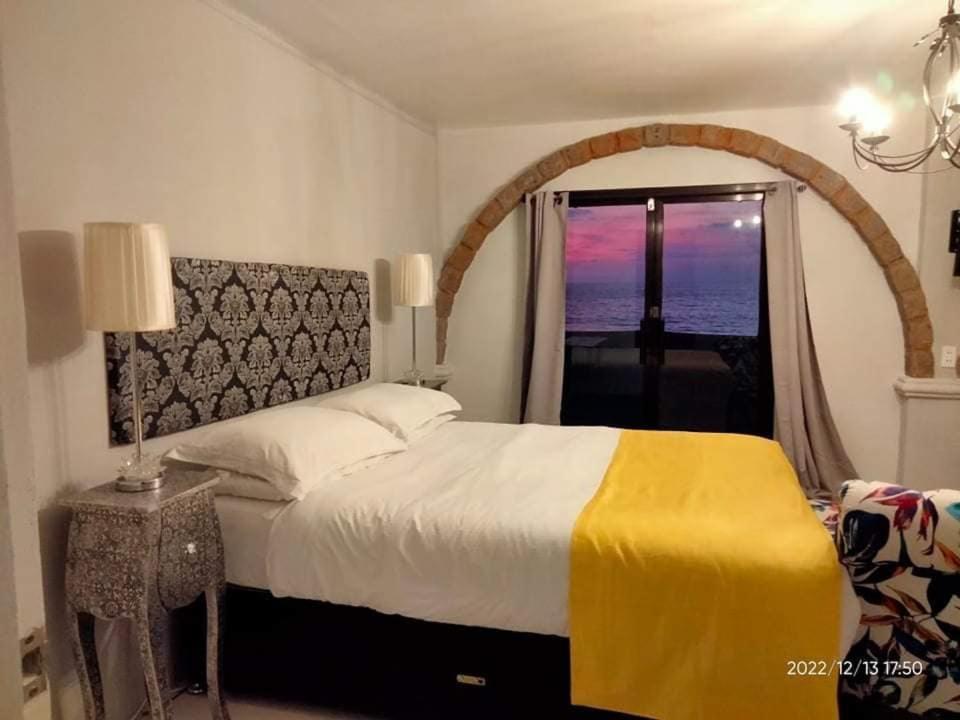 Sunbloom Beachfront Hotel And Restaurant Zambales Sinabacan Екстериор снимка