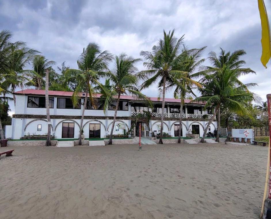 Sunbloom Beachfront Hotel And Restaurant Zambales Sinabacan Екстериор снимка