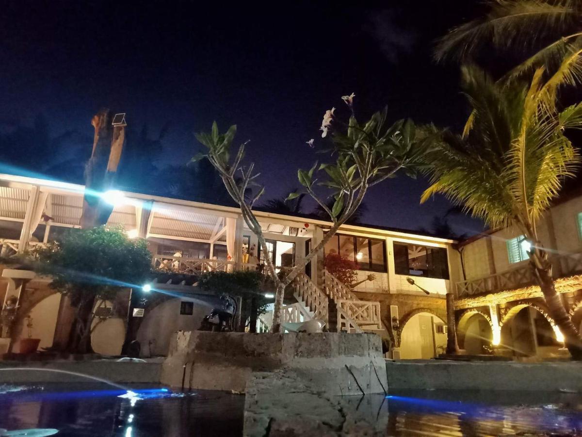 Sunbloom Beachfront Hotel And Restaurant Zambales Sinabacan Екстериор снимка