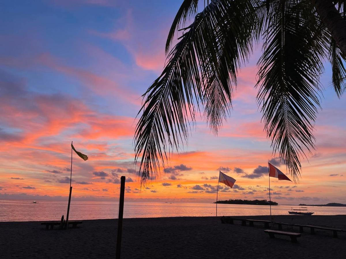 Sunbloom Beachfront Hotel And Restaurant Zambales Sinabacan Екстериор снимка