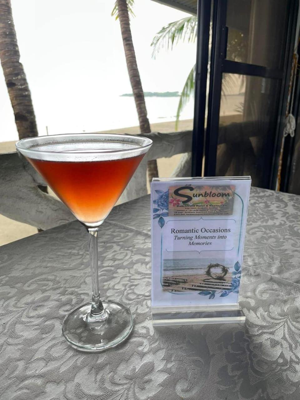 Sunbloom Beachfront Hotel And Restaurant Zambales Sinabacan Екстериор снимка