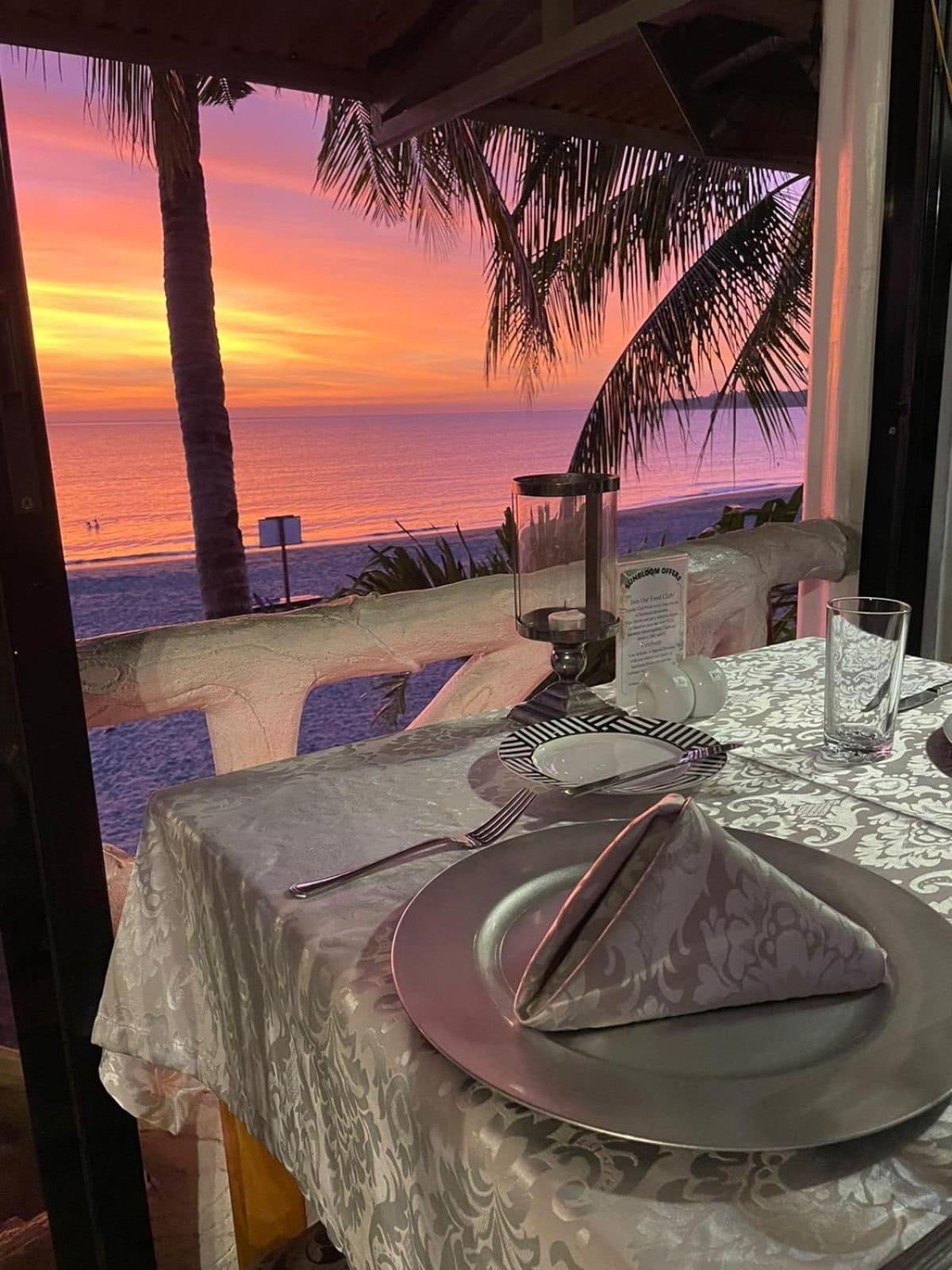 Sunbloom Beachfront Hotel And Restaurant Zambales Sinabacan Екстериор снимка