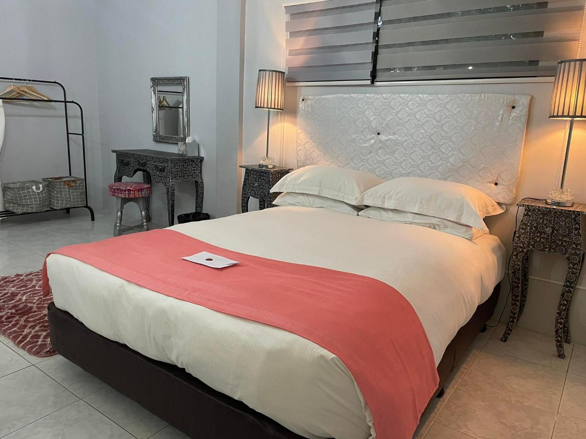 Sunbloom Beachfront Hotel And Restaurant Zambales Sinabacan Екстериор снимка