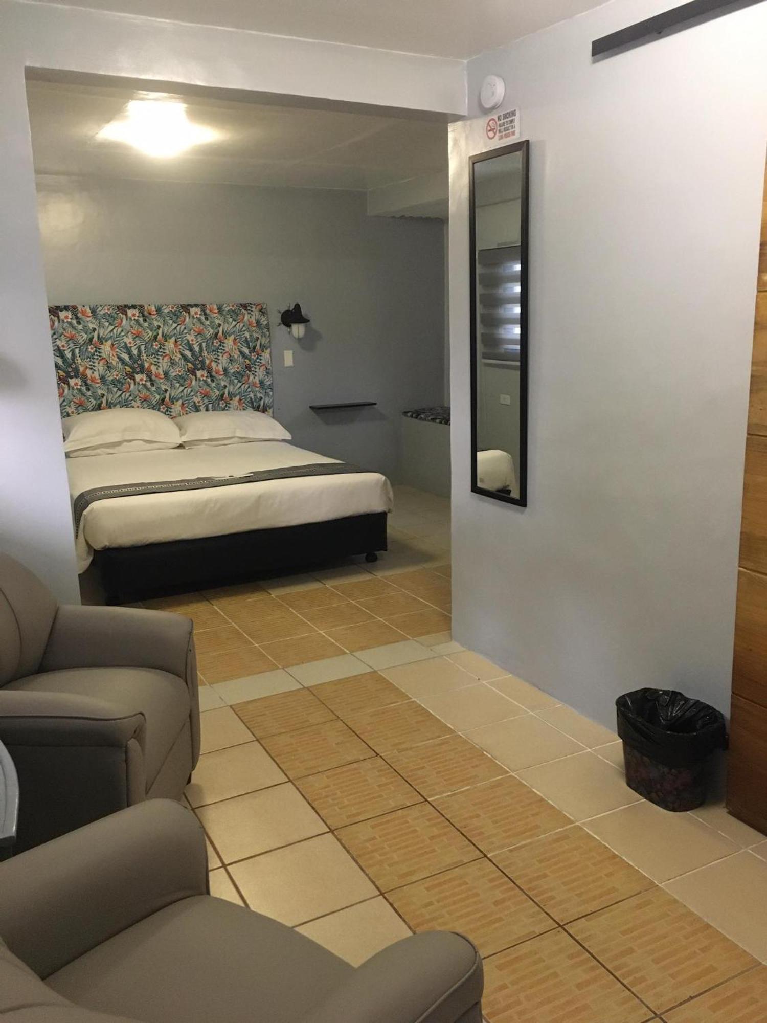 Sunbloom Beachfront Hotel And Restaurant Zambales Sinabacan Екстериор снимка